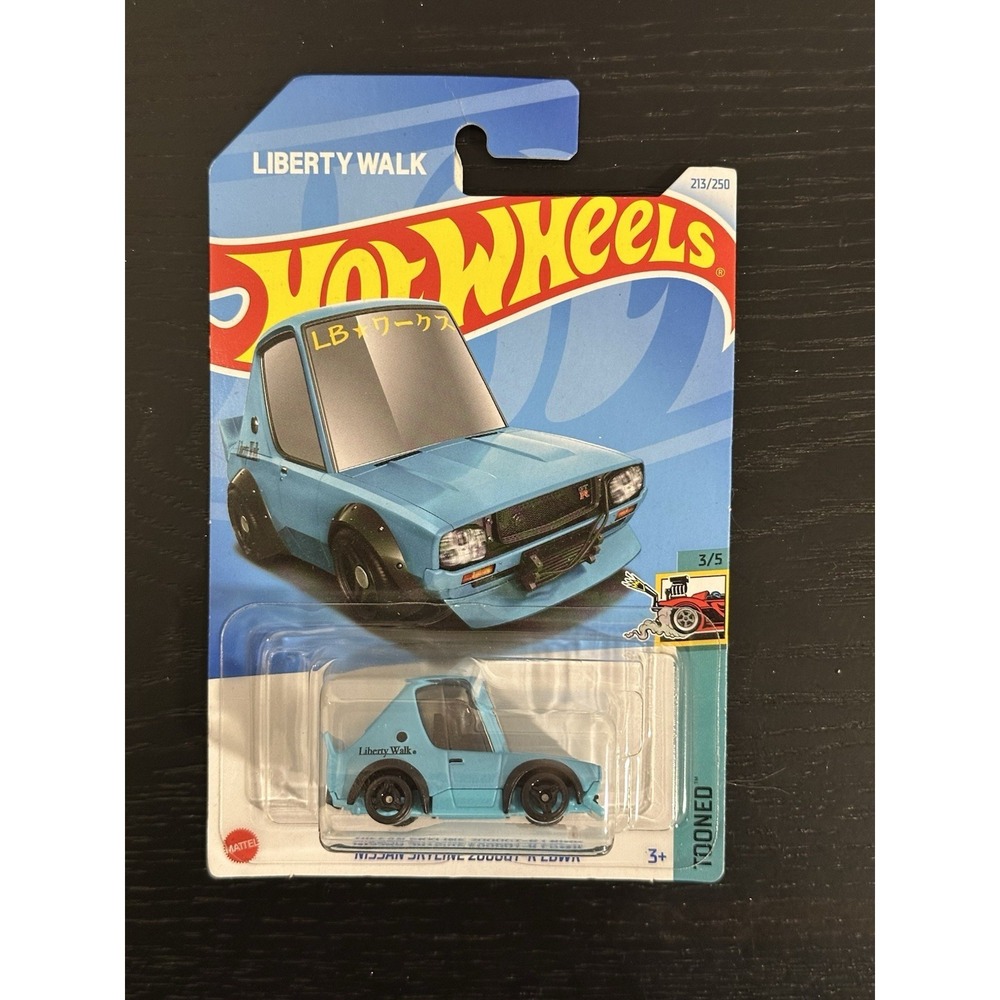 (8) various Hot Wheels: Chevy Toyota 68 Corvette Nissan Bugatti Gordon 99 Ford - Picture 6 of 10